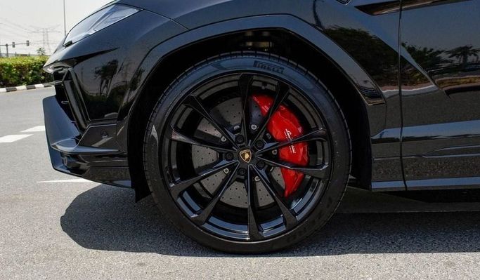 Подержанный Lamborghini Urus S I Рестайлинг, 4.0 л, 2023 в Дубае от Najem Motors Черный цвет. Европейская | AUTO.AE