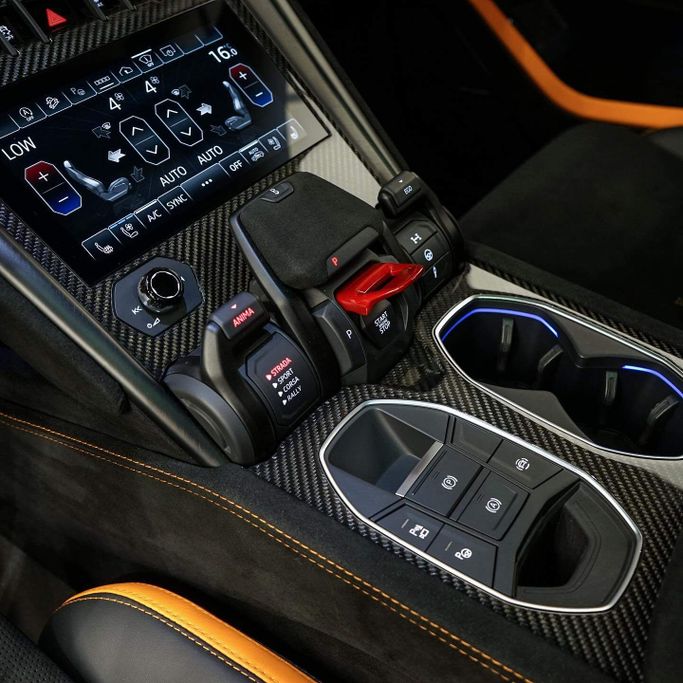 Used Lamborghini Urus Performante I Facelift, 4.0 l, 2023 in Dubai by AAA Motors, White color. Other | AUTO.AE