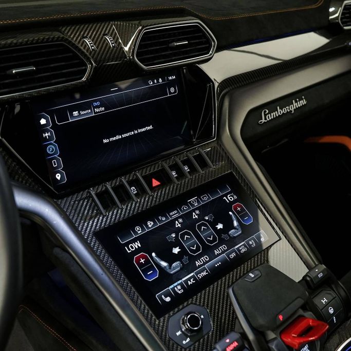 Used Lamborghini Urus Performante I Facelift, 4.0 l, 2023 in Dubai by AAA Motors, White color. Other | AUTO.AE