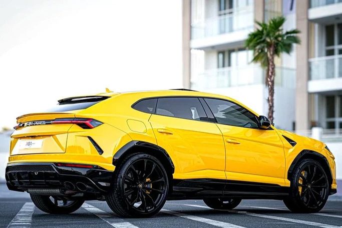 Подержанный Lamborghini Urus I, 4.0 л, 2022 в Дубае от MBA Motors Желтый цвет. Европейская | AUTO.AE