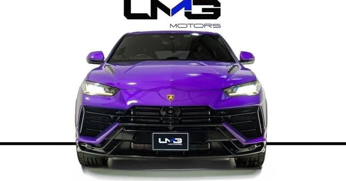 Подержанный Lamborghini Urus Performante I Рестайлинг, 4.0 л, 2023 в Дубае от LMG Motors Фиолетовый цвет. Японская | AUTO.AE