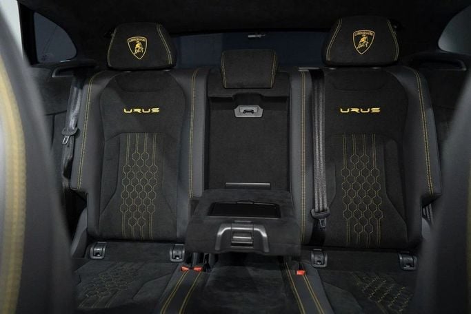 Подержанный Lamborghini Urus Performante I Рестайлинг, 4.0 л, 2023 в Дубае от LMG Motors Фиолетовый цвет. Японская | AUTO.AE