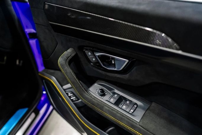 Подержанный Lamborghini Urus Performante I Рестайлинг, 4.0 л, 2023 в Дубае от LMG Motors Фиолетовый цвет. Японская | AUTO.AE