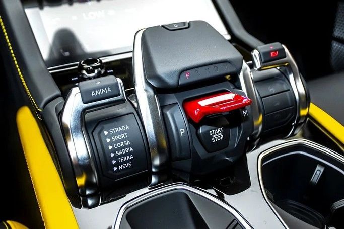 Новый Lamborghini Urus Se I Рестайлинг, 4.0 л, 2025 в Дубае от Maestro Motors Желтый цвет. Европейская | AUTO.AE