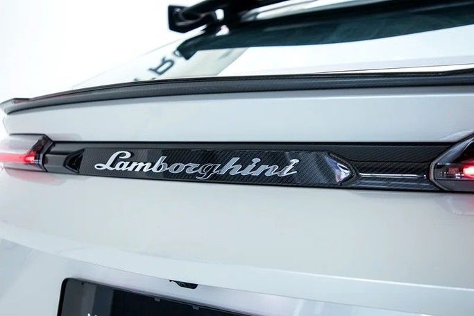 Подержанный Lamborghini Urus Performante I Рестайлинг, 4.0 л, 2023 в Дубае от Maestro Motors Белый цвет. Японская | AUTO.AE