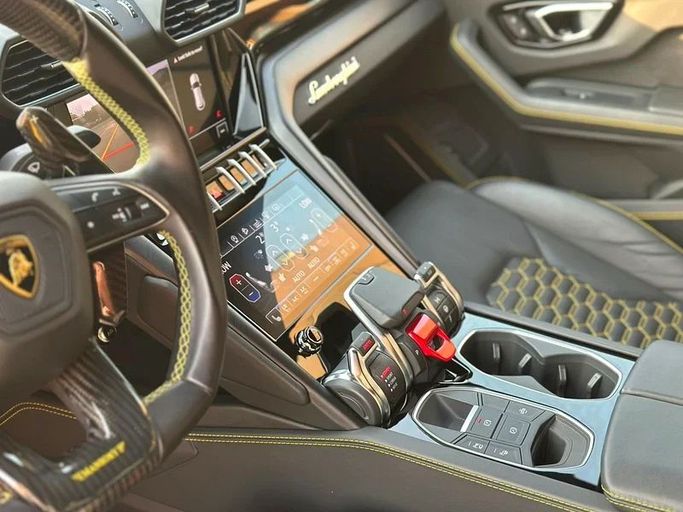 Подержанный Lamborghini Urus I, 4.0 л, 2022 в Дубае от 8 Ba Motors Желтый цвет. Европейская | AUTO.AE