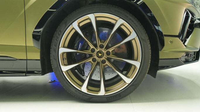 Новый Lamborghini Urus S I Рестайлинг, 4.0 л, 2024 в Дубае от Carbon Edition Motors Зеленый цвет. Other | AUTO.AE