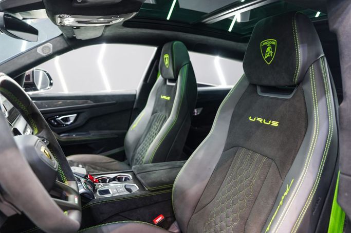 Used Lamborghini Urus Performante I Facelift, 4.0 l, 2023 in Dubai by Sanam Cars, Blue color. GCC Specs | AUTO.AE