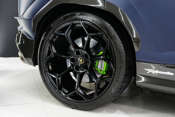 Used Lamborghini Urus Performante I Facelift, 4.0 l, 2023 in Dubai by Sanam Cars, Blue color. GCC Specs | AUTO.AE