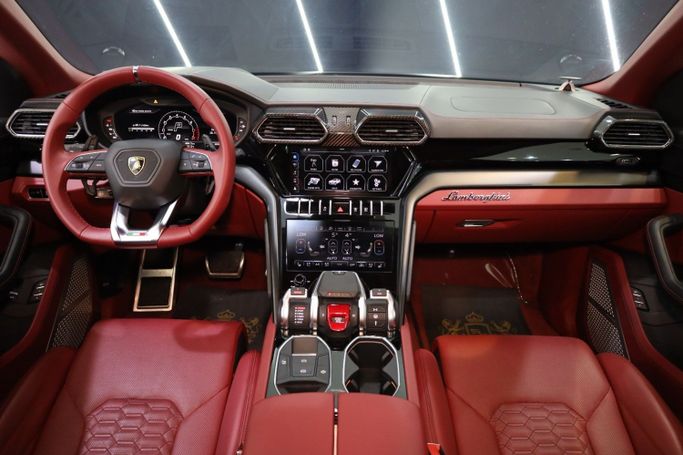 Used Lamborghini Urus S I Facelift, 4.0 l, 2022 in Dubai by Sanam Cars, White color. GCC Specs | AUTO.AE