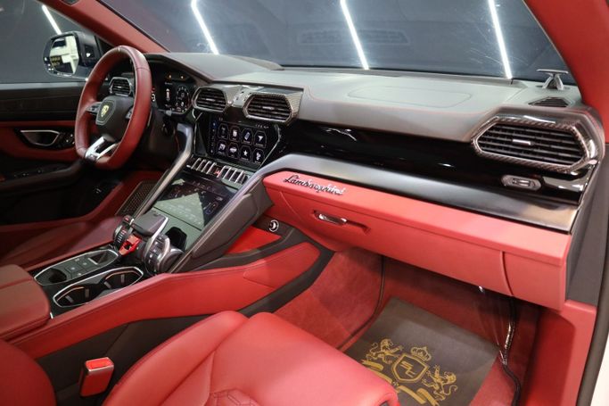 Used Lamborghini Urus S I Facelift, 4.0 l, 2022 in Dubai by Sanam Cars, White color. GCC Specs | AUTO.AE