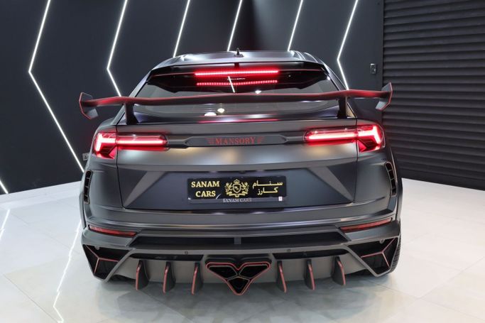 Used Lamborghini Urus S I Facelift, 4.0 l, 2022 in Dubai by Sanam Cars, White color. GCC Specs | AUTO.AE