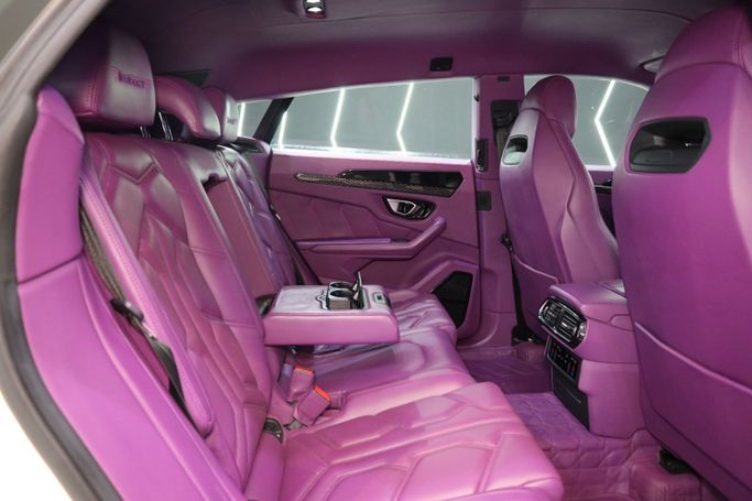 Used Lamborghini Urus I, 4.0 l, 2019 in Dubai by Sanam Cars, White color. GCC Specs | AUTO.AE