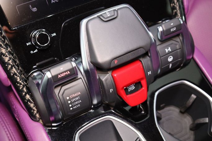 Used Lamborghini Urus I, 4.0 l, 2019 in Dubai by Sanam Cars, White color. GCC Specs | AUTO.AE