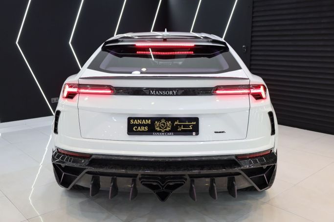 Used Lamborghini Urus I, 4.0 l, 2019 in Dubai by Sanam Cars, White color. GCC Specs | AUTO.AE