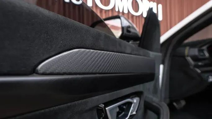 Подержанный Lamborghini Urus Performante I Рестайлинг, 4.0 л, 2024 в Дубае от Automobili Motors Белый цвет. GCC | AUTO.AE