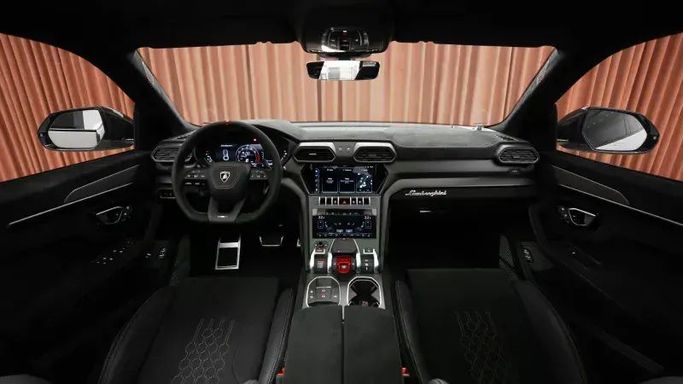 Подержанный Lamborghini Urus Performante I Рестайлинг, 4.0 л, 2024 в Дубае от Automobili Motors Белый цвет. GCC | AUTO.AE