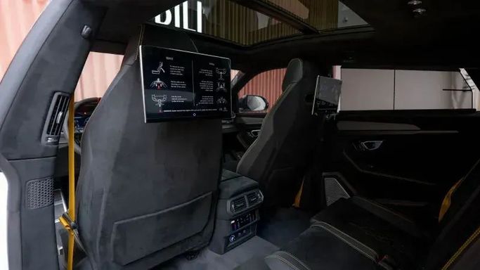 Подержанный Lamborghini Urus Performante I Рестайлинг, 4.0 л, 2024 в Дубае от Automobili Motors Белый цвет. GCC | AUTO.AE