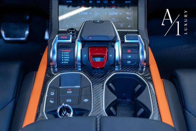 Подержанный Lamborghini Urus Se I Рестайлинг, 4.0 л, 2025 в Дубае от A1 Luxury Motors Черный цвет. Европейская | AUTO.AE