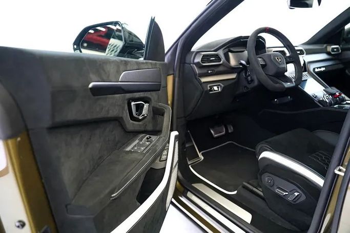 Used Lamborghini Urus Performante I Facelift, 4.0 l, 2023 in Dubai by Exotic Cars, Green color. GCC Specs | AUTO.AE