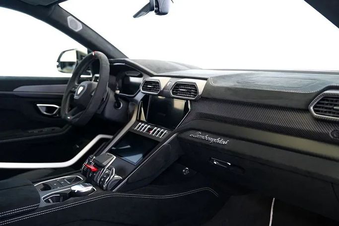 Used Lamborghini Urus Performante I Facelift, 4.0 l, 2023 in Dubai by Exotic Cars, Green color. GCC Specs | AUTO.AE