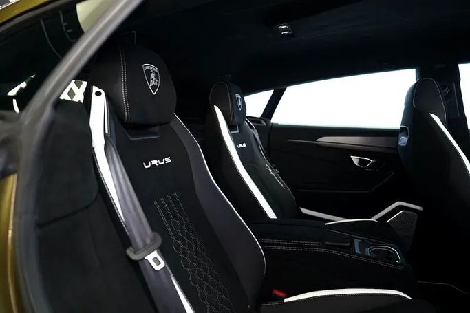 Used Lamborghini Urus Performante I Facelift, 4.0 l, 2023 in Dubai by Exotic Cars, Green color. GCC Specs | AUTO.AE