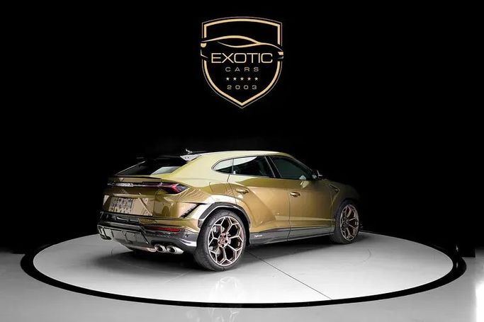 Used Lamborghini Urus Performante I Facelift, 4.0 l, 2023 in Dubai by Exotic Cars, Green color. GCC Specs | AUTO.AE