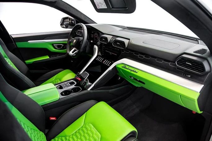 Подержанный Lamborghini Urus I, 4.0 л, 2020 в Дубае от Exotic Cars Белый цвет. Other | AUTO.AE