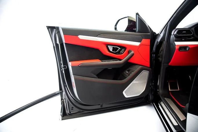 Подержанный Lamborghini Urus I, 4.0 л, 2020 в Дубае от Exotic Cars Черный цвет. Other | AUTO.AE