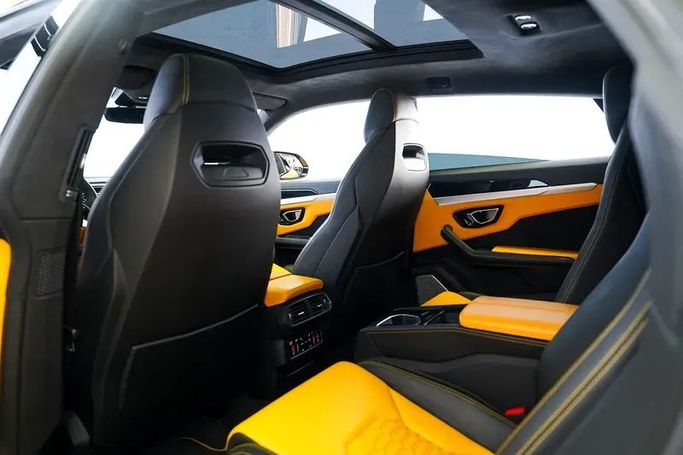 Подержанный Lamborghini Urus I, 4.0 л, 2019 в Дубае от Exotic Cars Желтый цвет. GCC | AUTO.AE