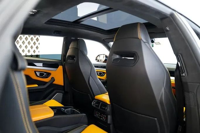 Подержанный Lamborghini Urus I, 4.0 л, 2019 в Дубае от Exotic Cars Желтый цвет. GCC | AUTO.AE