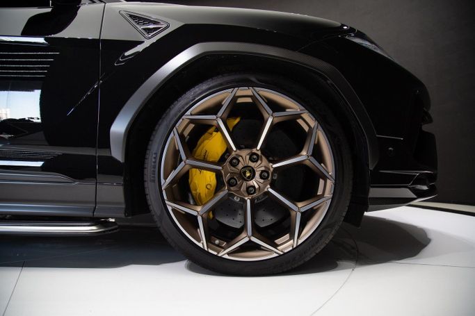 Used Lamborghini Urus Performante I Facelift, 4.0 l, 2023 in Dubai by Exotic Cars, Black color. GCC Specs | AUTO.AE