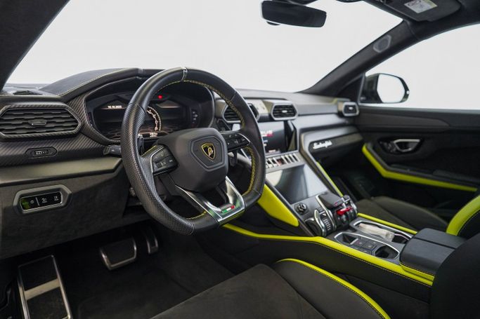 Used Lamborghini Urus Performante I Facelift, 4.0 l, 2022 in Dubai by Exotic Cars, Black color. Other | AUTO.AE