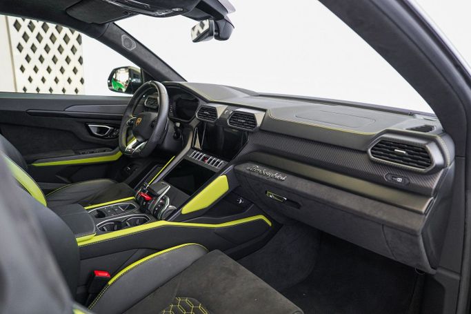 Used Lamborghini Urus Performante I Facelift, 4.0 l, 2022 in Dubai by Exotic Cars, Black color. Other | AUTO.AE