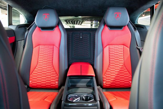 Used Lamborghini Urus I, 4.0 l, 2020 in Dubai by Exotic Cars, White color. GCC Specs | AUTO.AE