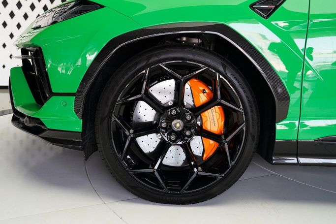 Used Lamborghini Urus Performante I Facelift, 4.0 l, 2023 in Dubai by Exotic Cars, Green color. Other | AUTO.AE