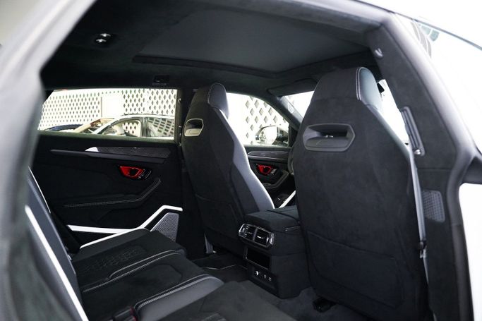 مستعملة Lamborghini Urus Performante أنا شد الوجه, 4.0 l, 2024 في في دبي من Exotic Cars، اللون أبيض. أخرى | AUTO.AE