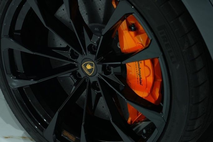 New Lamborghini Urus S I Facelift, 4.0 l, 2023 in Dubai by Oscar Motors, Grey color.  | AUTO.AE