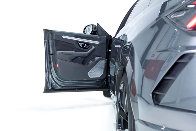 Подержанный Lamborghini Urus I, 4.0 л, 2020 в Дубае от The Car Superstore Серый цвет. Европейская | AUTO.AE