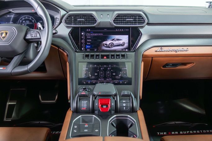 Подержанный Lamborghini Urus S I Рестайлинг, 4.0 л, 2024 в Дубае от The Car Superstore Черный цвет. Европейская | AUTO.AE