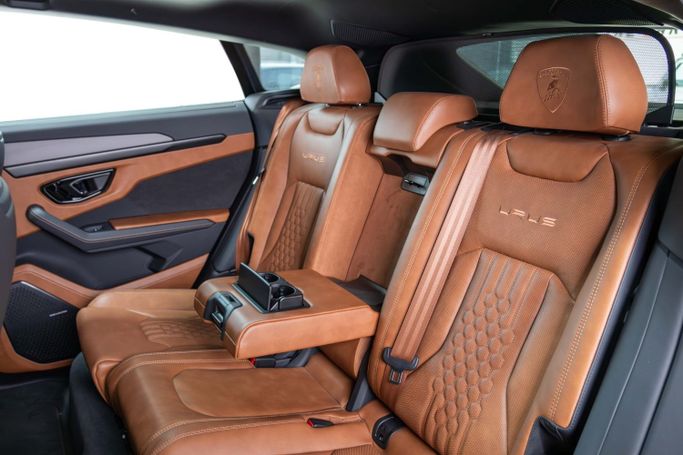 Подержанный Lamborghini Urus S I Рестайлинг, 4.0 л, 2024 в Дубае от The Car Superstore Черный цвет. Европейская | AUTO.AE