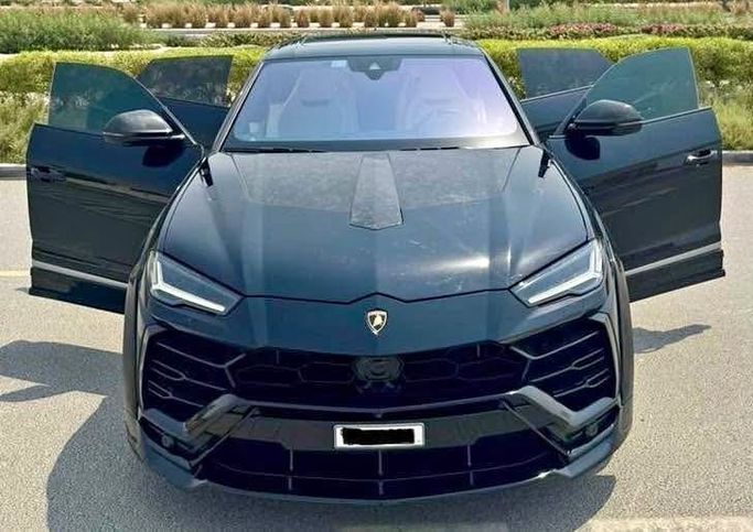 Подержанный Lamborghini Urus I, 4.0 л, 2019 в Дубае от LiveCars Черный цвет. Японская | AUTO.AE