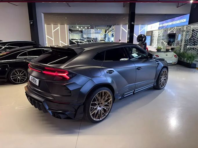 مستعملة Lamborghini Urus I، 4.0 لتر، 2021 في الإمارات، دبي من GE Motors، اللون أسود. مواصفات الخليج | AUTO.AE | إعلان #295578 — صورة 7 من 19