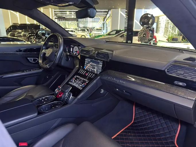 مستعملة Lamborghini Urus I، 4.0 لتر، 2021 في الإمارات، دبي من GE Motors، اللون أسود. مواصفات الخليج | AUTO.AE | إعلان #295578 — صورة 13 من 19