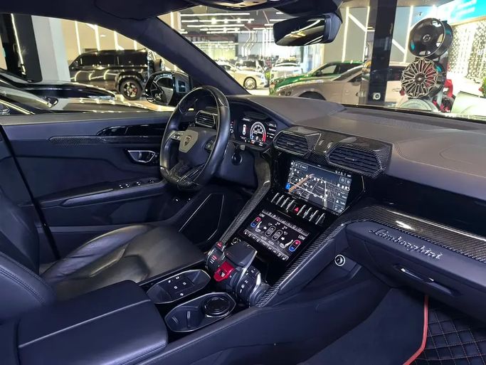 مستعملة Lamborghini Urus I، 4.0 لتر، 2021 في الإمارات، دبي من GE Motors، اللون أسود. مواصفات الخليج | AUTO.AE | إعلان #295578 — صورة 14 من 19