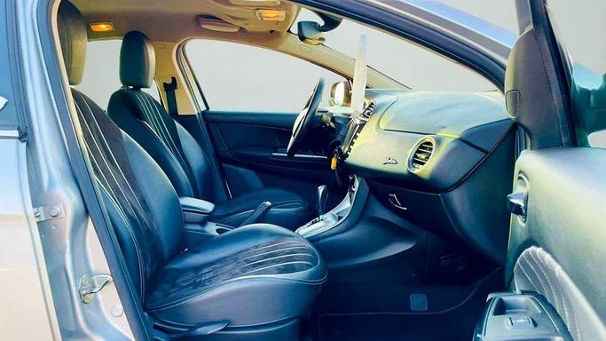 Подержанный Lancia Delta III (844) Рестайлинг, 1.7 л, 2011 в Дубае от Mirza Automobile FZE Серебристый цвет. Японская | AUTO.AE