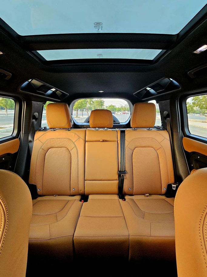 Land Rover Defender 110 II, 2024 внедорожник 5 дв. 110 стандарт класса в Дубае от Princess черный цвет | AUTO.AE