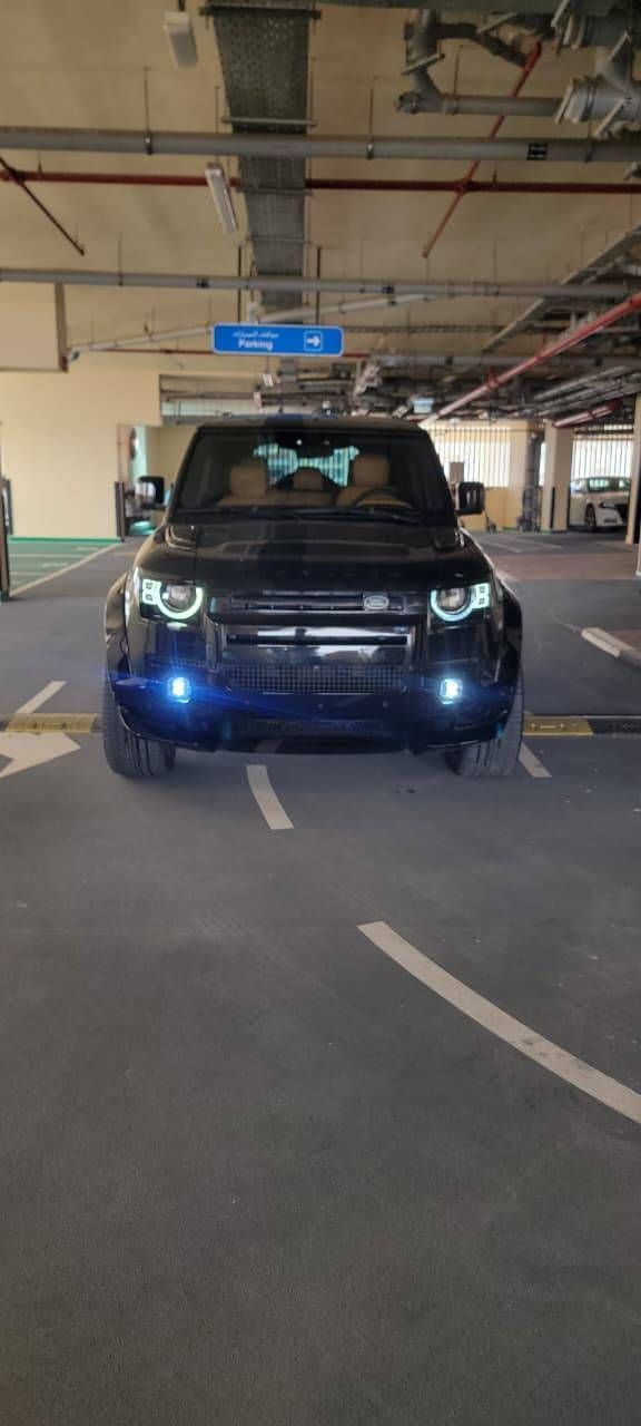 Land Rover Defender Octa II, 2024 внедорожник 5 дв. 110 стандарт класса в Дубае от High voltage car rental llc черный цвет | AUTO.AE