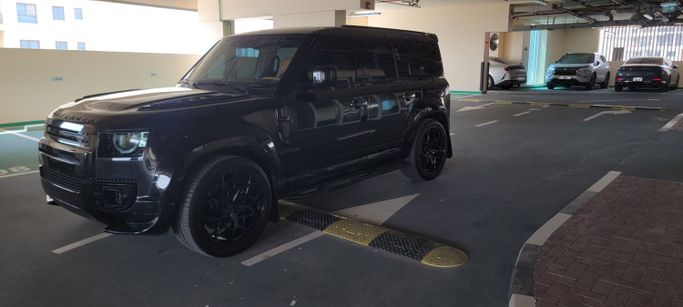 Land Rover Defender Octa II, 2024 внедорожник 5 дв. 110 стандарт класса в Дубае от High voltage car rental llc черный цвет | AUTO.AE