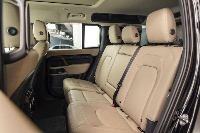 Land Rover Defender 110 II, 2024 внедорожник 5 дв. 110 стандарт класса в Дубае от Uptown Rent A Car LLC черный цвет | AUTO.AE